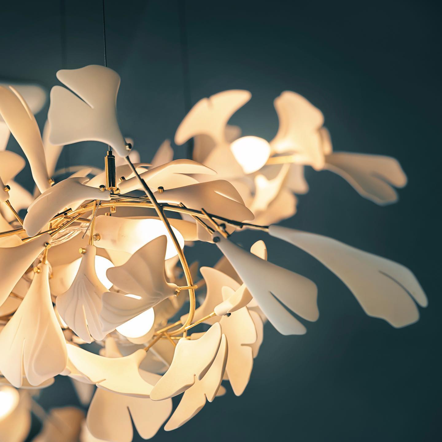 Gold White Leaves Combination Gingko Chandeliers - YhLamps