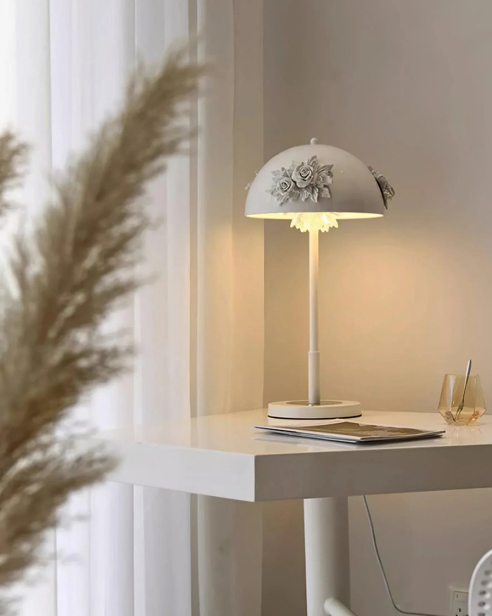 Meni Table Built-in Battery Lamp - YhLamps
