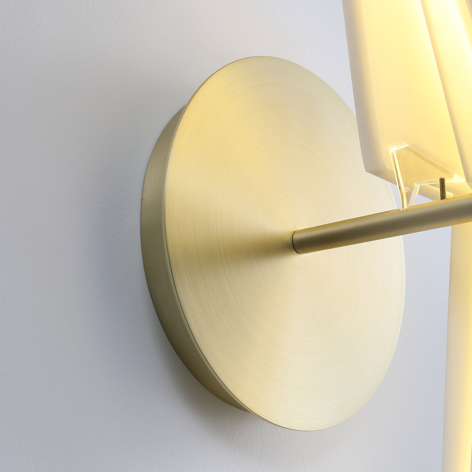 Perching Bird Wall Lamp - YhLamps