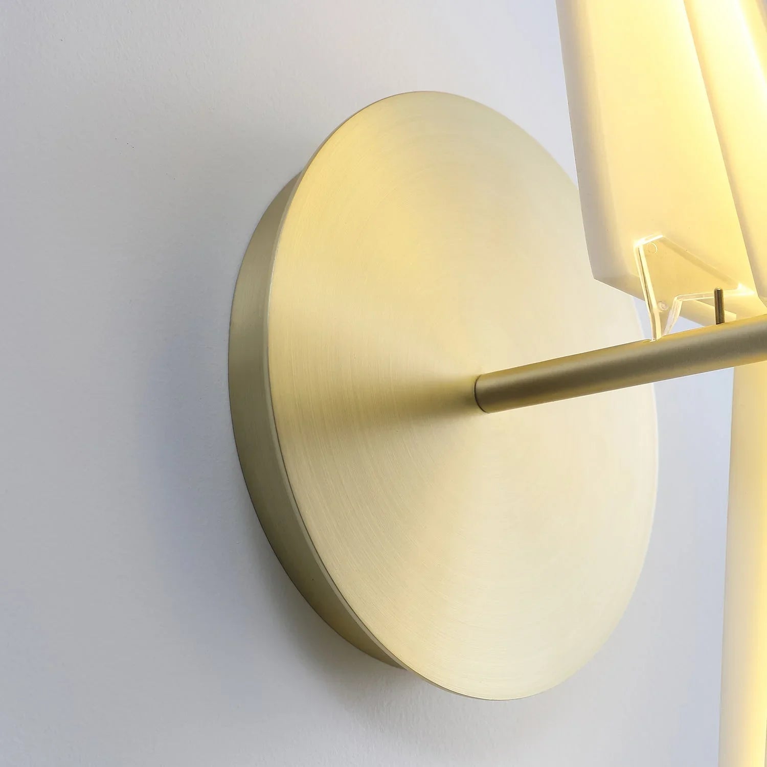 Perching Bird Wall Lamp - YhLamps