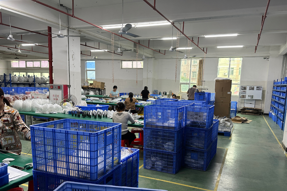 YH Lamps lighting factory modern production Zhongshan China
